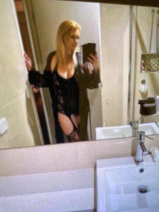 Hot Aussie blonde horny for you!