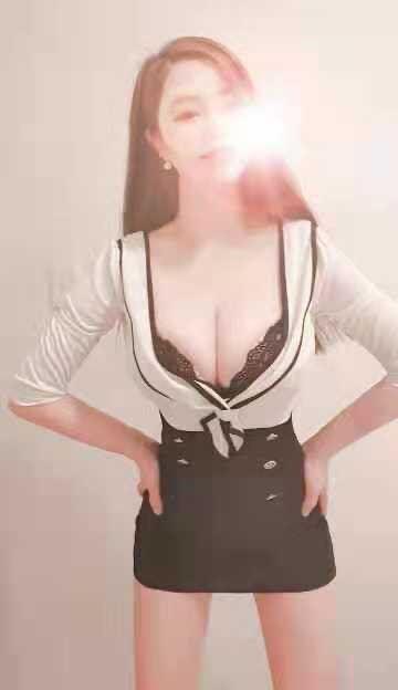 barbie with nice natural E CUP BOOBS