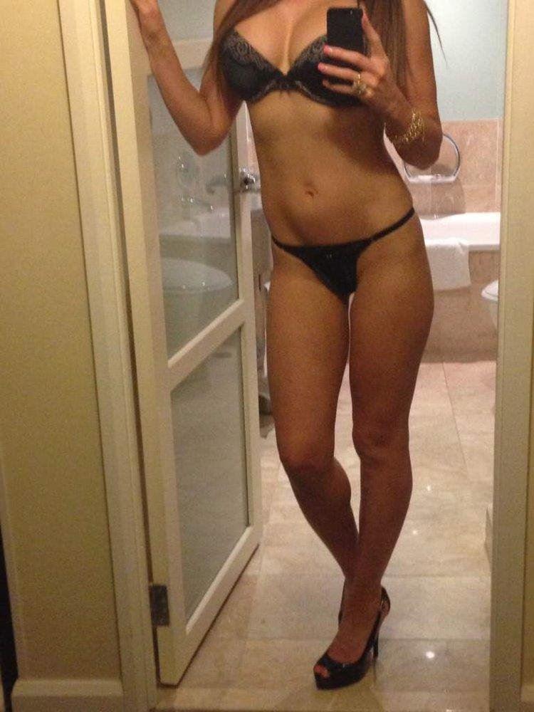 Pregnant erotic private masseuse & dominatrix - in Sydney