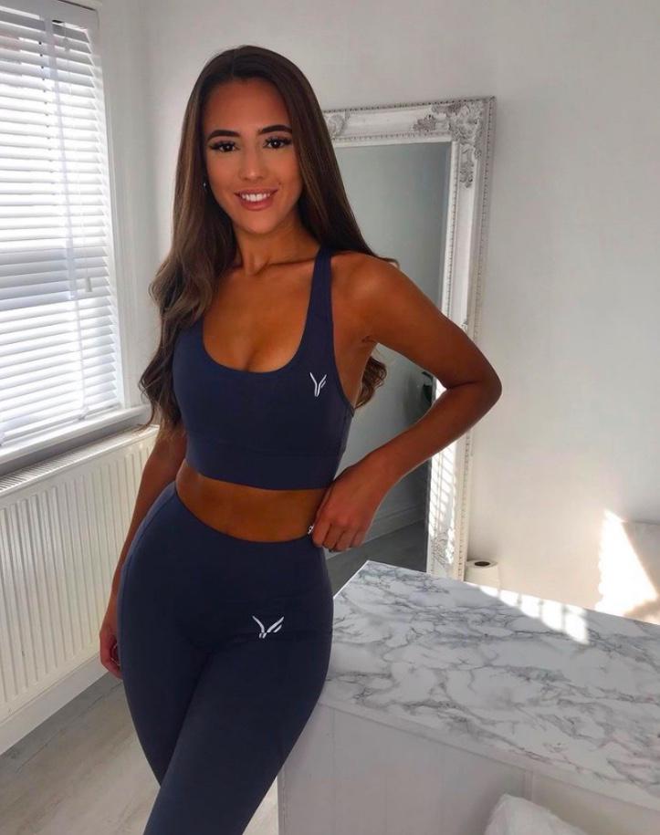 VALENTINES DAY College Age White Girl Looking FOR HOOKUPS