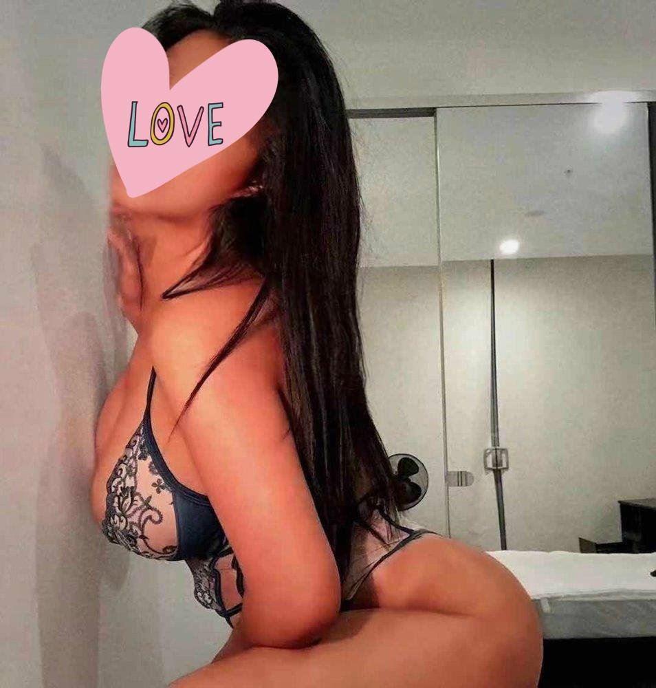 In/Out Sexy Young Girl👅Come And Have Great time