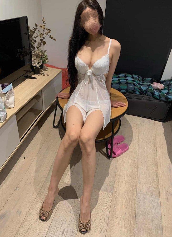 Waiting you into my tight little bottle