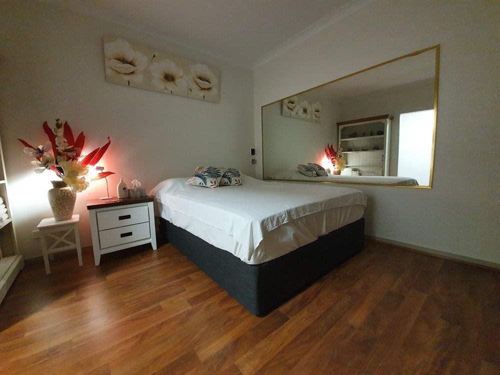 ROSE CASTLE - Coopers Plains QLD