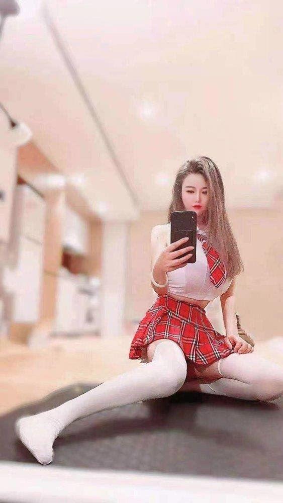 in/out Kiki real pretty girl here passionate GFE,D cup, natural babe