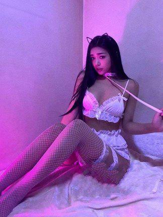 💋 Super cute Aussie with a dash of islander