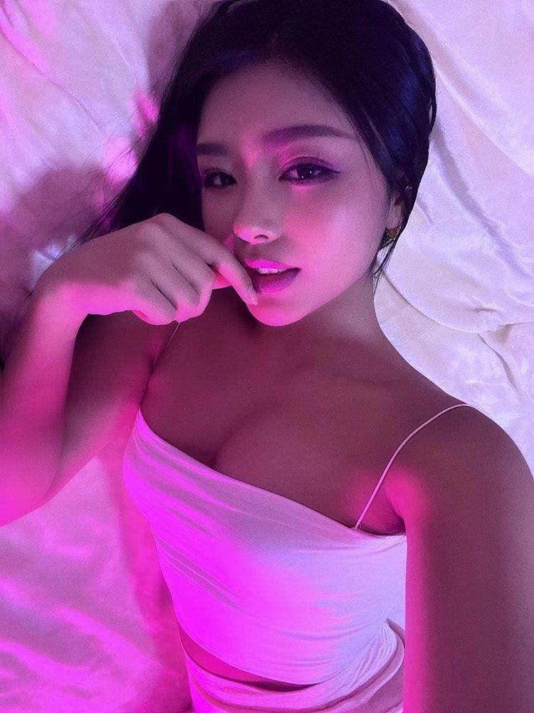 💋 Super cute Aussie with a dash of islander