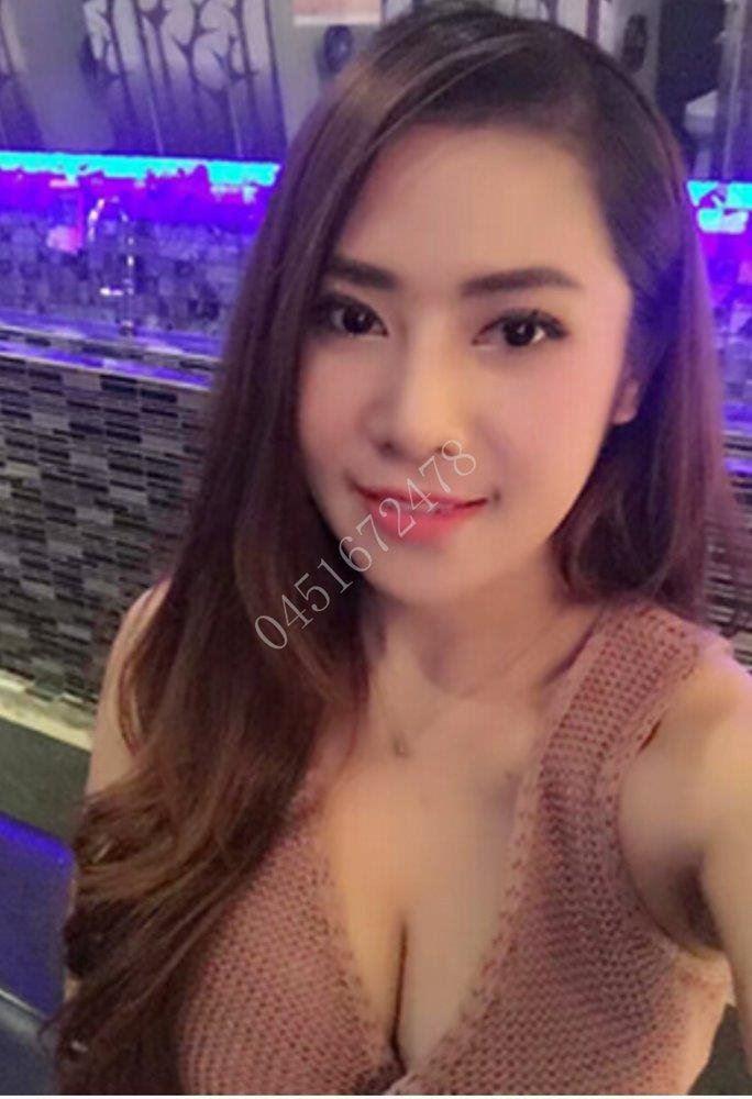 Hot Dolly Last Week Book now