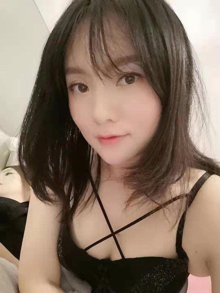 Sexy uni student yumi