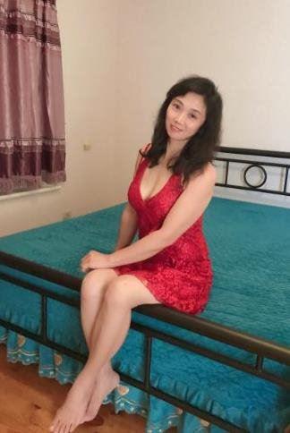 Captivating Cindy - New in town