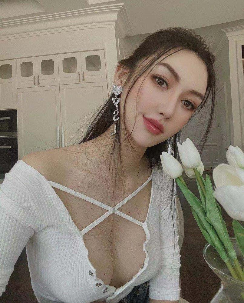 Emma 22yo Sexy Malaysian Super Hot Slim Body 34D Natural Boobs 100% Real