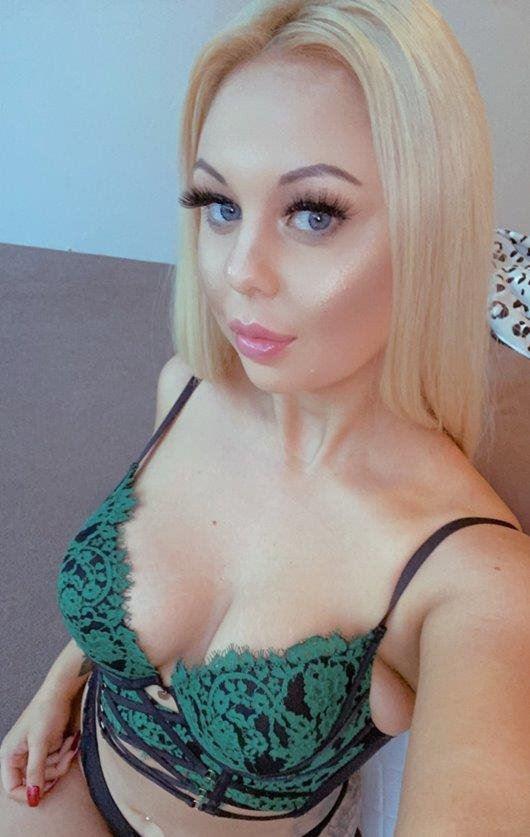 Russian blonde bombshell 0450 728 044